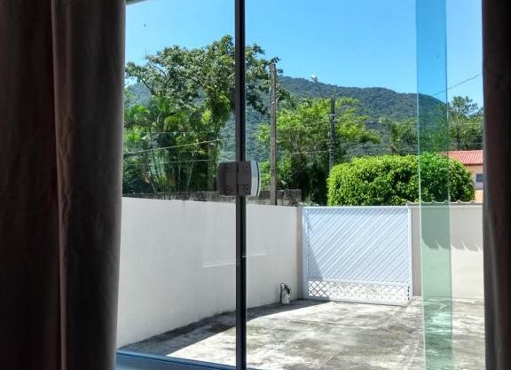 CASA TERREA PERUIBE 5 MIN DO CENTRO,LINDA VISTA, PRÓXIMO A TUDO.