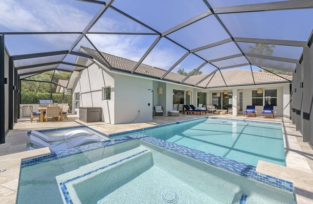 Casa Vianna Tropical Beach Oasis in Naples
