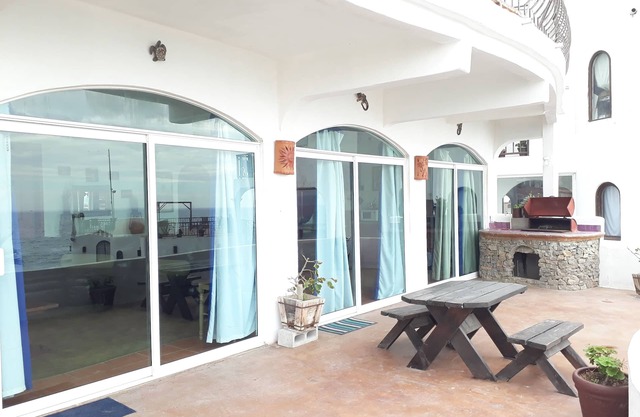 Casa Vista Mar (Pool, Jacuzzi, sandy beach, fire pit and BBQ)