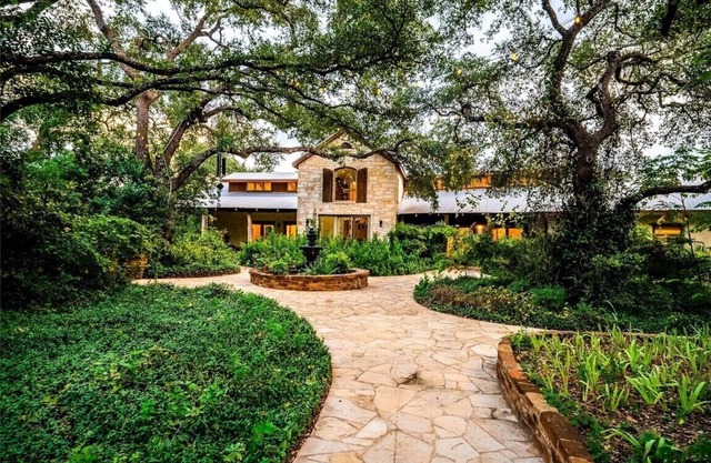 Casadecas at Hudson Bend Ranch - Wedding, Event, Retreat, and Vacation Rental
