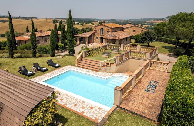 Casale Fienile 8, Emma Villas