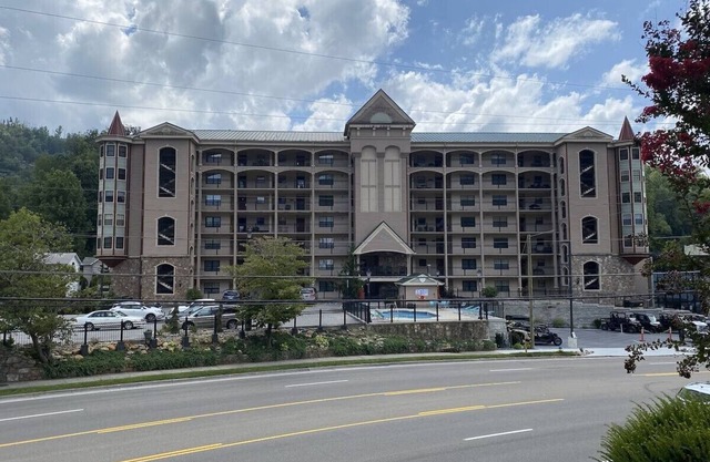 Cascading Creek/Gatehouse Condos/2 Bedr./6th Floor