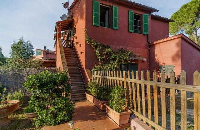 Casetta Rossa 500 meters from the beach of Lido di Capoliveri surrounded by greenery