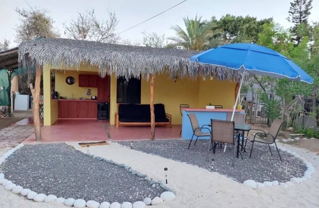 Casita Barracuda Walk to Town comfortable Bungalow