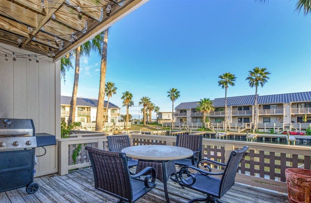 Casita de la Bahia | Pet Friendly, Community Pools