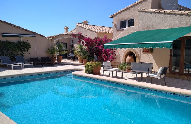 CASITA LEON - Peaceful villa retreat with private pool & panoramic views.