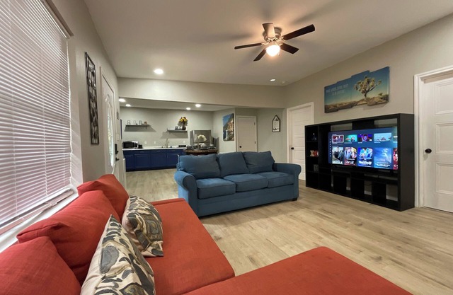 Casita Near Downtown - Free Parking & Patio