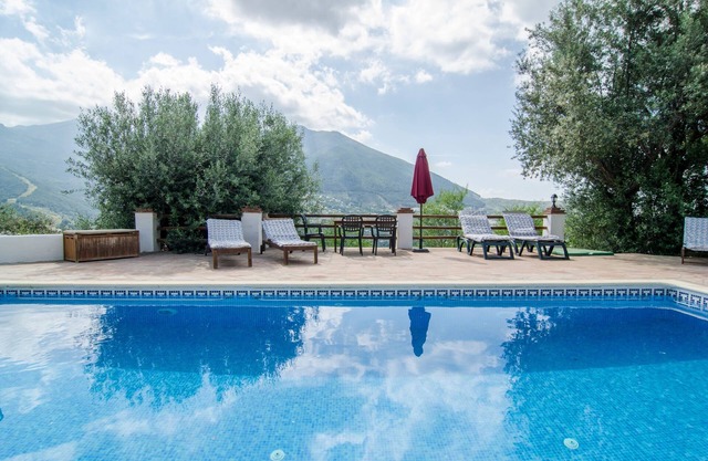 Casita Rural Encantadora con Piscina Climatizada Compartida