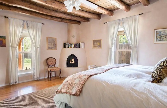 Casitas Encantadas - Charming home with Hot Tub in Taos