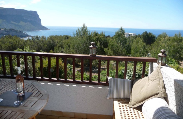 CASSIS PROVENCE T2 apartment great sea view,Tennis,Pool CALANQUES,Cap CANAILLE