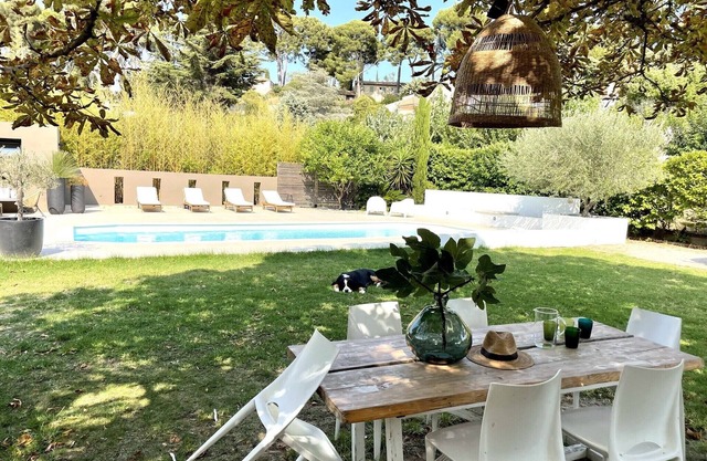 CASSIS, Villa, 6 min walk from the beach, air-conditioned, swimming pool, large garden