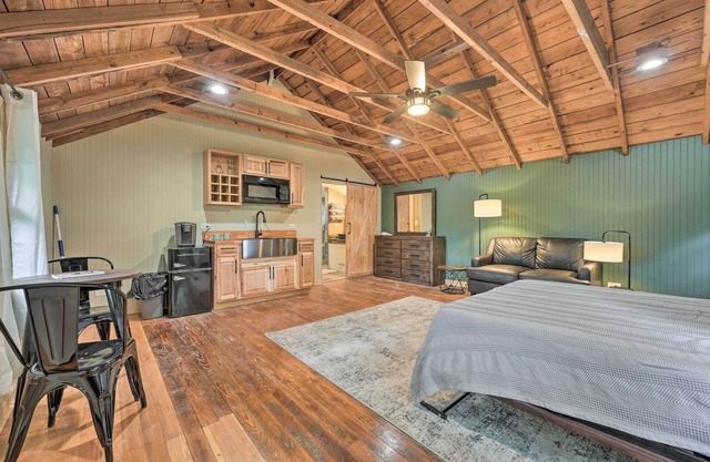 Cassopolis 'The Cabin' Retreat: Lake Access!