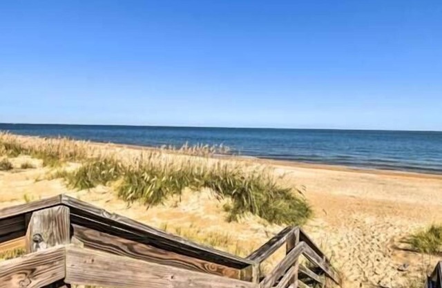 Castaway 2 bed cottage by the beach