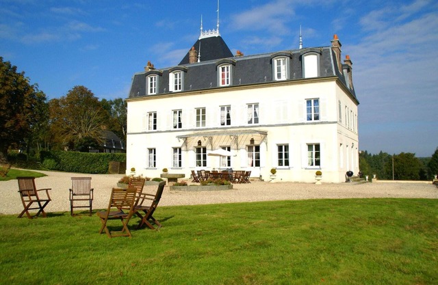 Castle in Asnières with Vallée de la Calonne Views