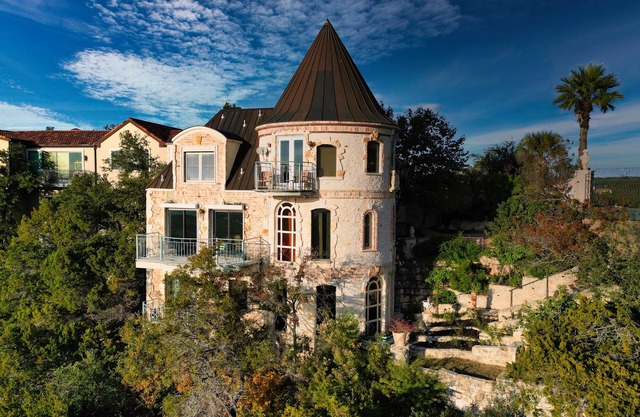 Castle middle apartment #2 ~ Villa del Sol! Sunset views-main basin Lake Travis!