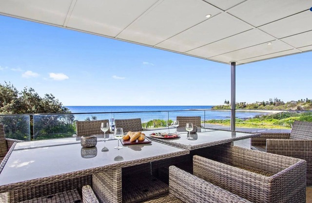 Catalina – beachfront accommodation