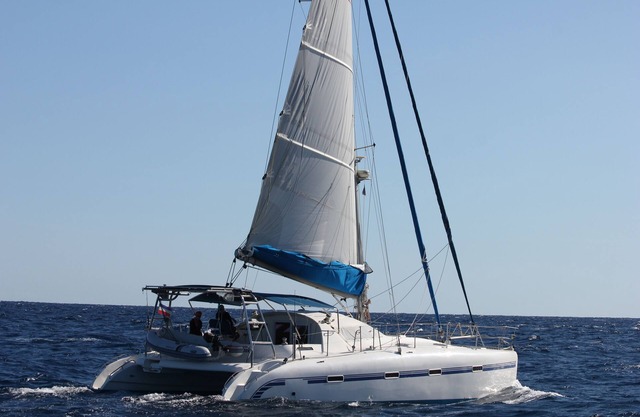 Catamaran cruise with skipper and hostess