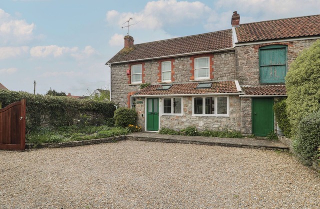 CATHAY HOUSE, character holiday cottage in Cheddar