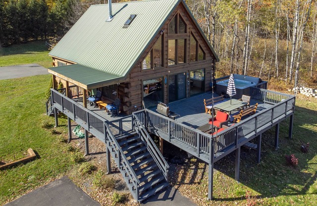 Catskills Getaway Home W/Hot tub, Game room, fire pit and basketball court