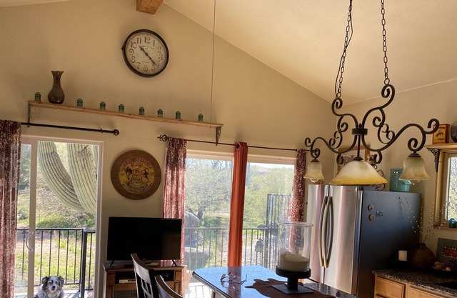 Cave Creek Casita❤️ 1 bedroom on seasonal creek-views-hot tub