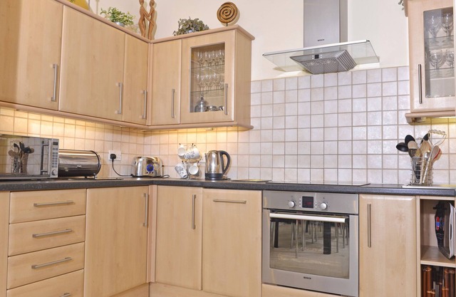 Cavendish 2-bed stylish flat close to beach, theatres and town centre for 4