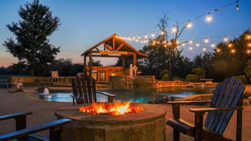 Cedar Creek Ranch-Pool, Lrg Grp, Minutes from Lake