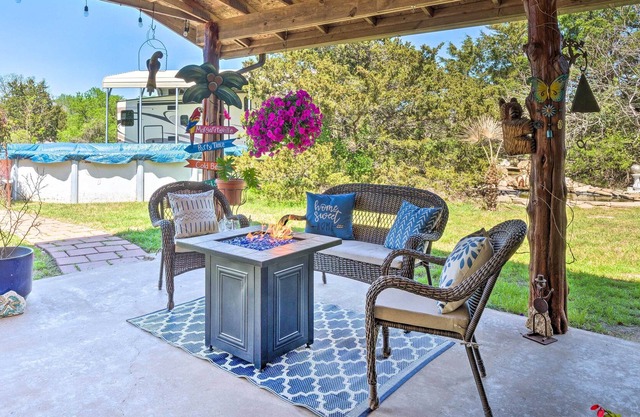 Cedar Creek Vacation Rental on 15 Acres w/ Hot Tub