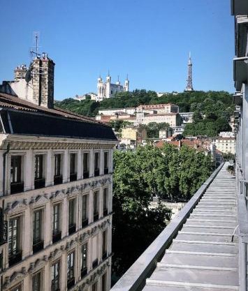 Celect'In Lyon Suites climatisées SkyView