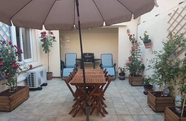 Center Béziers house 4 * with Terrace Garage Barbecue Wifi and Canal+