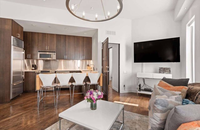 Center of Aspen 2 BR | AC, Sundeck, Hot-Tub!