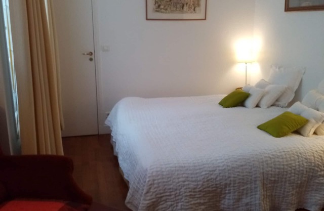 Center ville St GERMAIN PRES historic center close to river comfort calm bright