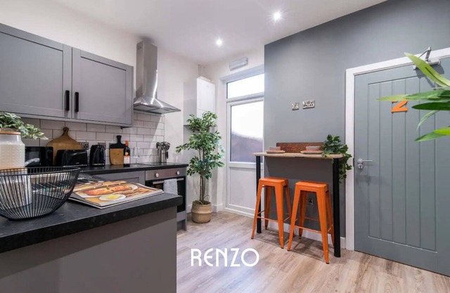 Central 1 Bed Apartment in Derby by Renzo, Free Parking and Wi-Fi!