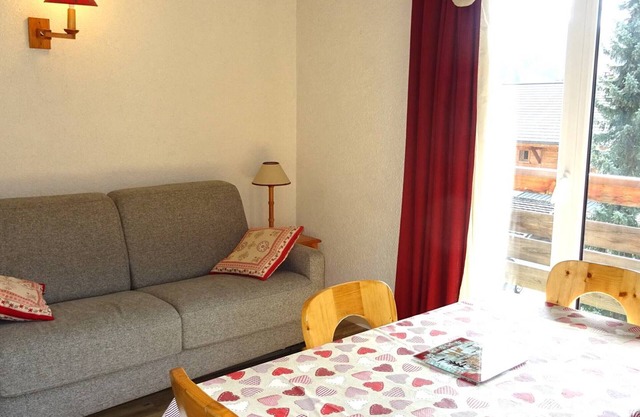 Central 2-Room Apartment - Sleeps 5 - Close to Slopes & Shops - Bright, Comfortable, with Garage