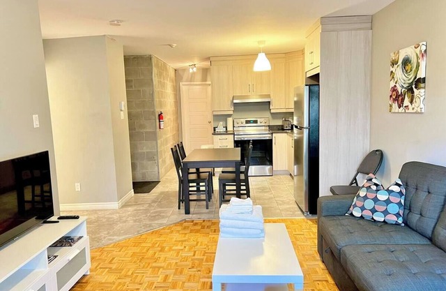 Central 2BR | Near Metro & Parks