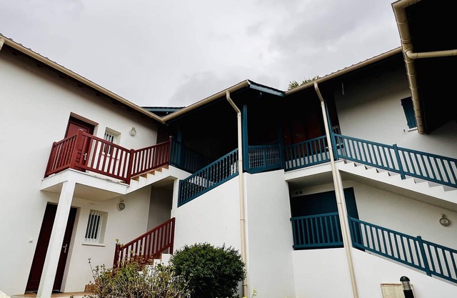 Central Apartment with Pool Access, Terrace, and Parking Near Spa