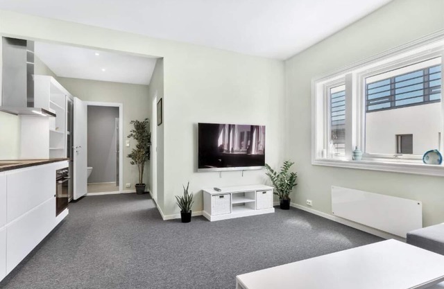 Central Apartment. Calm street. Backyard. Is situated in Stavanger.nnn