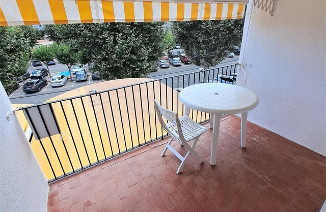 Central Apartment in Empuriabrava - 600m from the Beach, A/C, Balcony, Family-Friendly