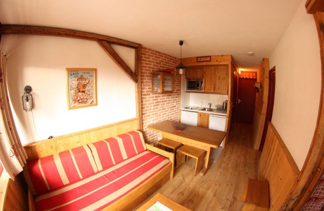 Central apartment for 4, at the foot of the slopes, opposite Espace Caron