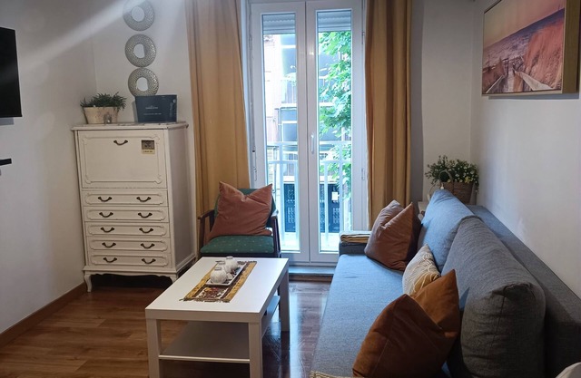 Central apartment with 3 bedrooms, Country House, Zoo, parking.