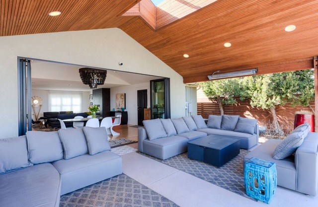 Central Boulder/Outdoor "Living Room" w/mountain views/walk downtown