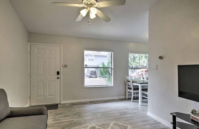 Central Condo 5 Blocks to Univ. of Florida!