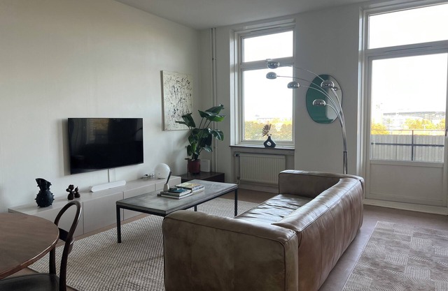 Central Design Apartment - Near Ullevi and Heden with Balcony
