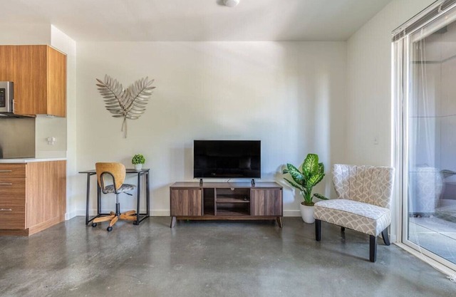 Central District 1 bd apartment