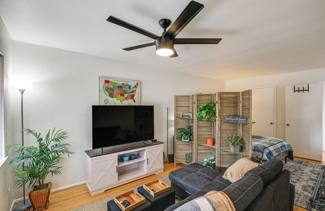 Central & Executive-Style Oasis in Long Beach!