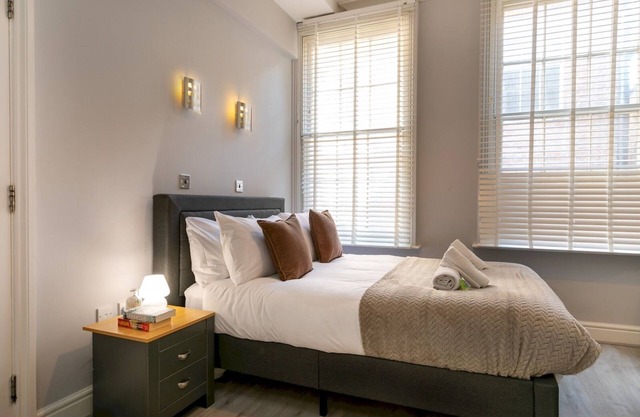 Central Gem | Plush Beds -Walk to Attractions! | Pass the Keys