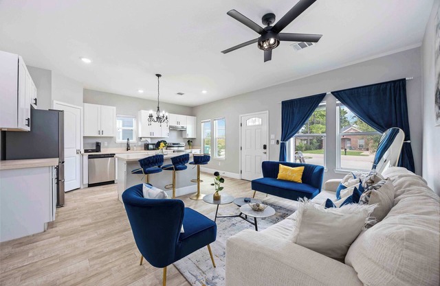 Central Houston Getaway - 2BD/2BA, Mins to DT &610