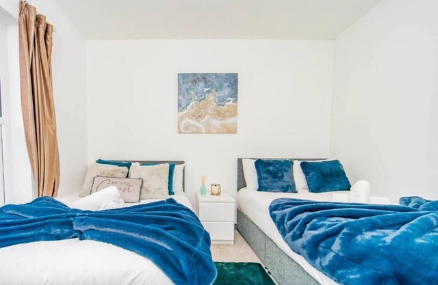 Central Hove 3 Bedroom Flat BN32OSM18