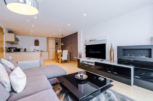 Central Leeds 2BR 2BA, Wi-Fi, Kitchen, Sleeps 5