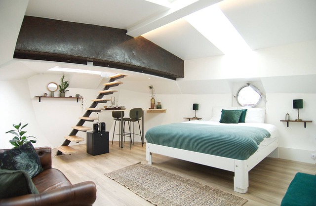 Central & Modern Eco-Houseboat 10 min walk to center