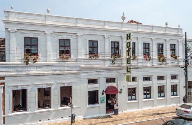 Central Palace Hotel